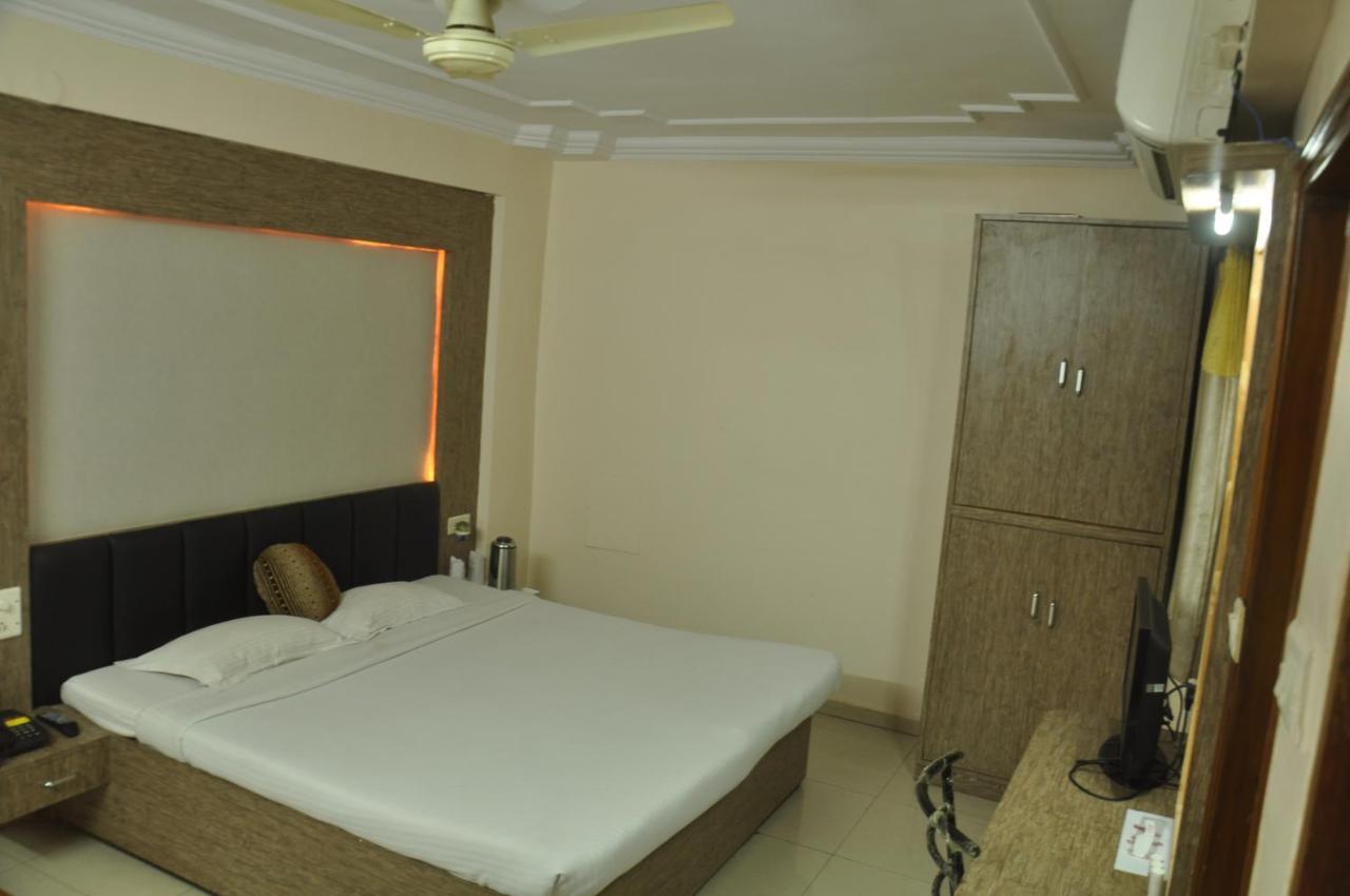 Rāipur Hotel Grand Arjun מראה חיצוני תמונה